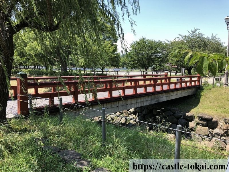 Brücke über den Ninomaru-Kanal