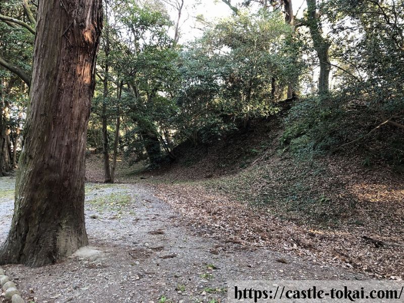 Earth mound of Yoshida Castle