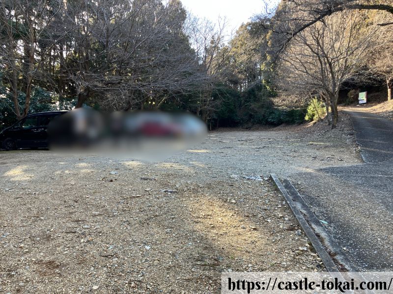 三岳城神社前駐車場